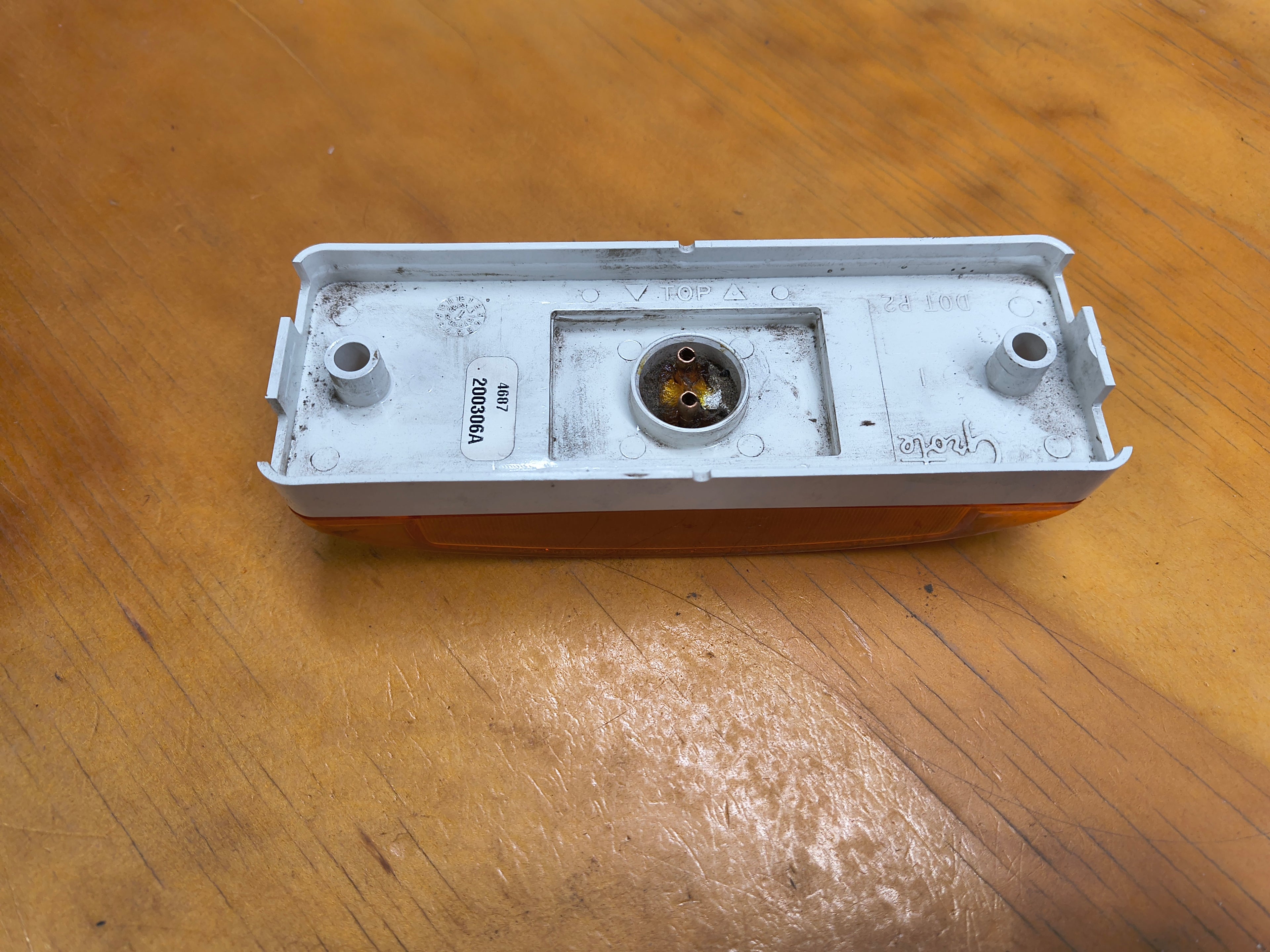 46873 - Amber Sealed Turtleback II Clearance Marker Lights