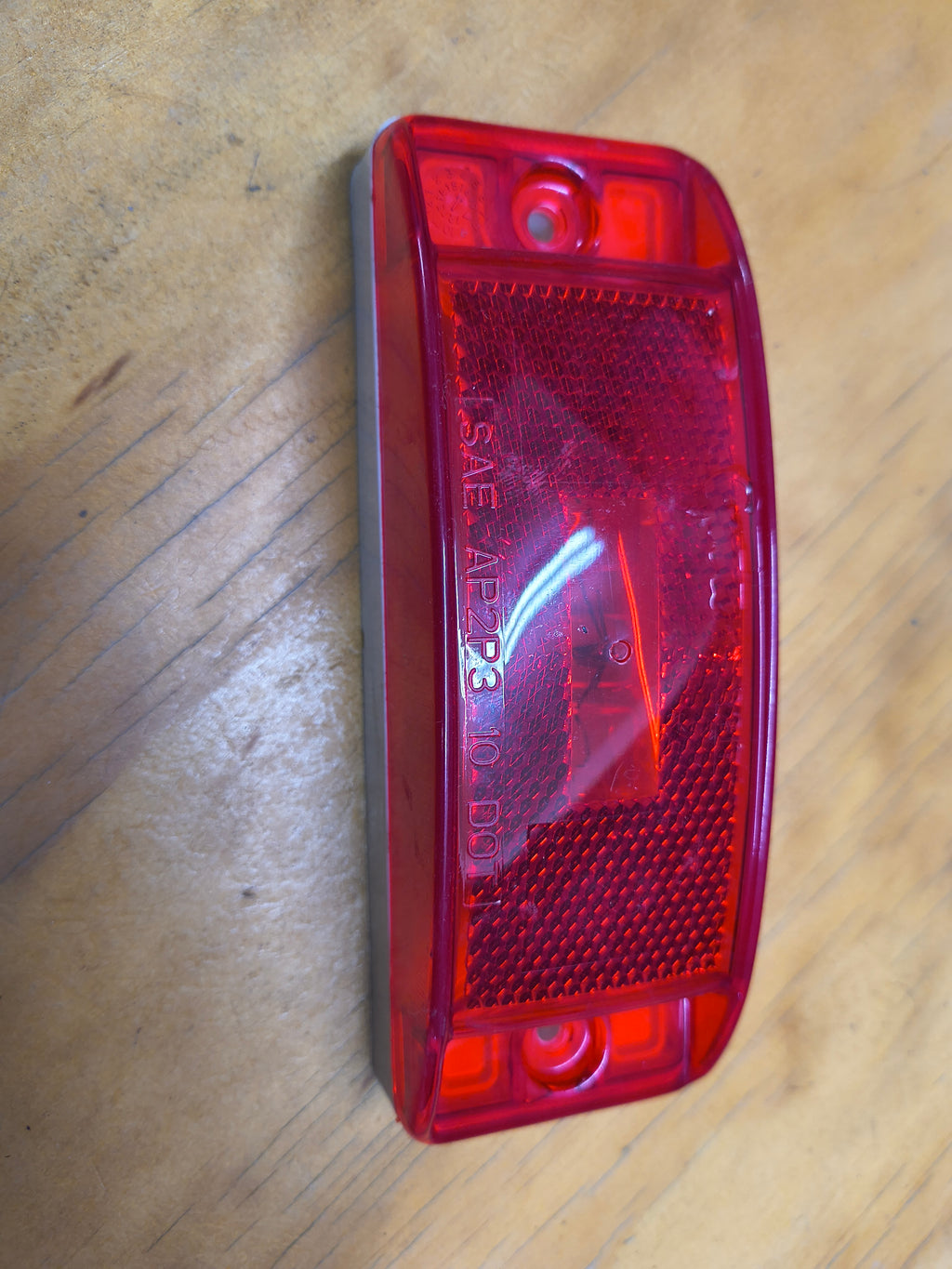 46872 - Red Sealed Turtleback II Clearance Marker Lights